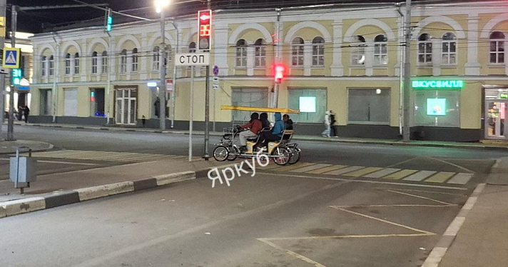 «Карету мне, карету!»: в Ярославле подростки угнали велокарету и доехали на ней до дома