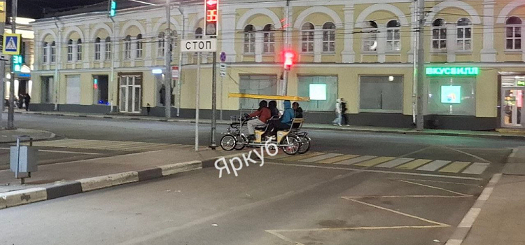 «Карету мне, карету!»: в Ярославле подростки угнали велокарету и доехали на ней до дома
