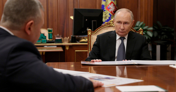 Михаил Евраев доложил Владимиру Путину о росте экономики и о результатах социальной поддержки