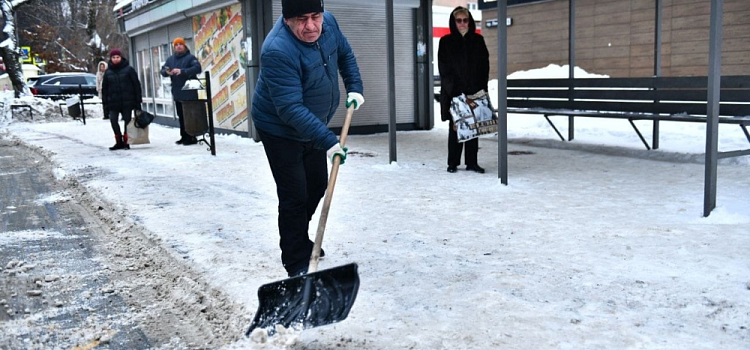 В Ярославле начали расторгать договоры с не убирающими снег хозяевами ларьков