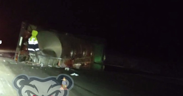 На трассе М-8 под Ярославлем столкнулись два грузовика