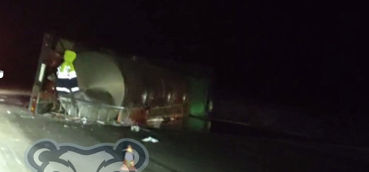 На трассе М-8 под Ярославлем столкнулись два грузовика