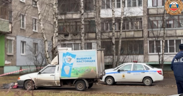 Отъезжал от магазина: в Ярославле на тротуаре автомобиль насмерть сбил женщину