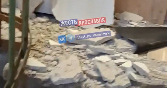 Во Фрунзенском районе Ярославля обвалился потолок в жилой трёхэтажке