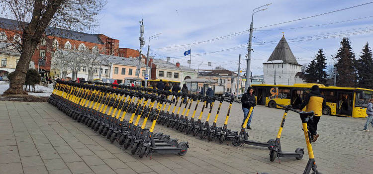 В Ярославле стартовал сезон электросамокатов_267922