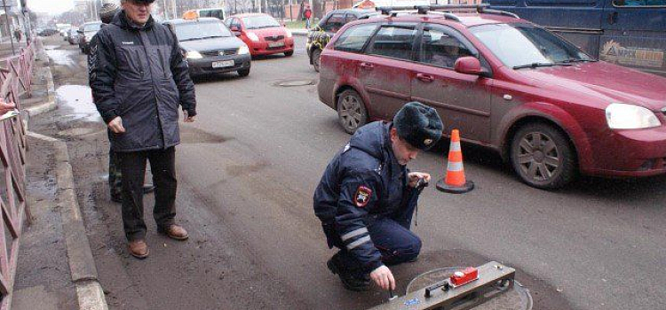 В Ярославле проверили состояние колодцев на дорогах города 