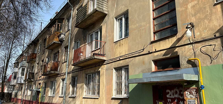 Мечтает лишь о сухом потолке: в Ярославле десять лет топит дом ветерана Великой Отечественной войны_268527