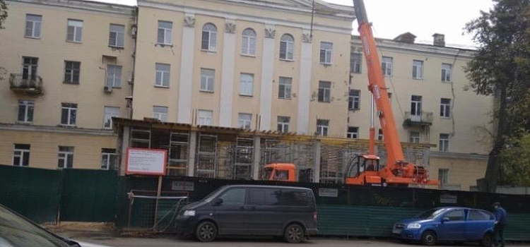 Ярославцы обеспокоены пристройкой к зданию на улице Победы
