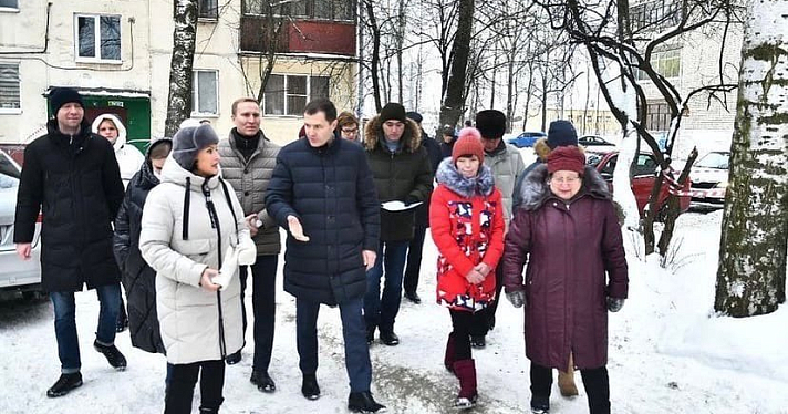 С работой справились не все: мэр Ярославля проверил качество уборки придомовых территорий
