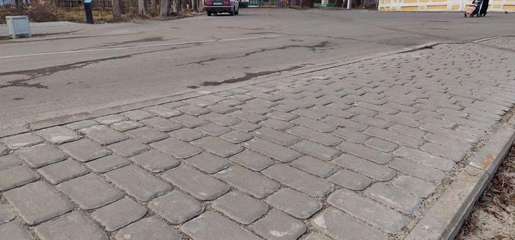 В Ярославской области недобросовестная компания незаконно сэкономила на плитке для тротуаров