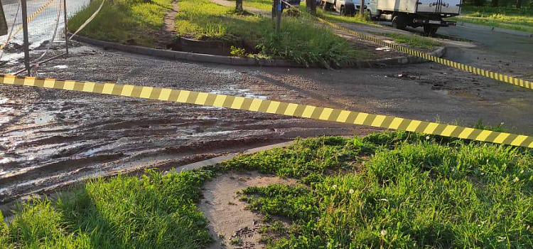 Улица в Дзержинском районе Ярославля ушла под воду_242807