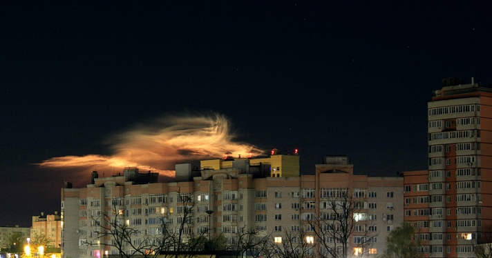 Ярославцев напугало странное свечение в ночном небе