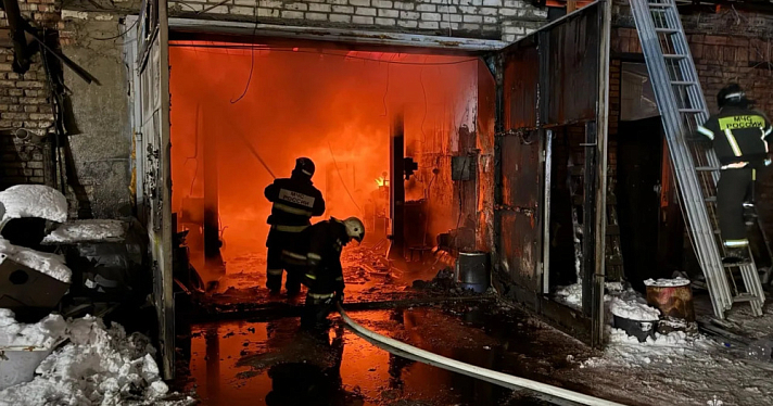 В Дзержинском районе Ярославля горели гаражи в ГСК