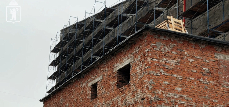 Трудность за трудностью: ярославцам рассказали, почему затянулся ремонт «Лазурного»_308654