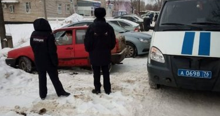 Бывшего заключенного ярославской ИК-1 Руслана Вахапова доставили в мировой суд