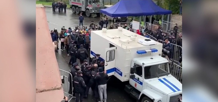 Со стадиона за решетку: во Владимире произошел конфликт с фанатами «Шинника»