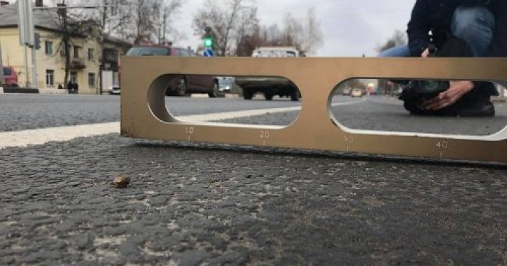 Бортовой камень со сколами, исчезающая разметка и мусор на обочинах: ярославские активисты оценили ремонт проспекта Авиаторов
