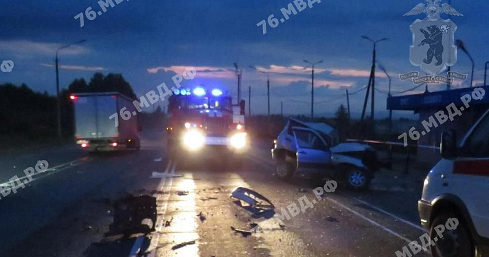В Ярославской области в ДТП с грузовиком погиб водитель легкового автомобиля