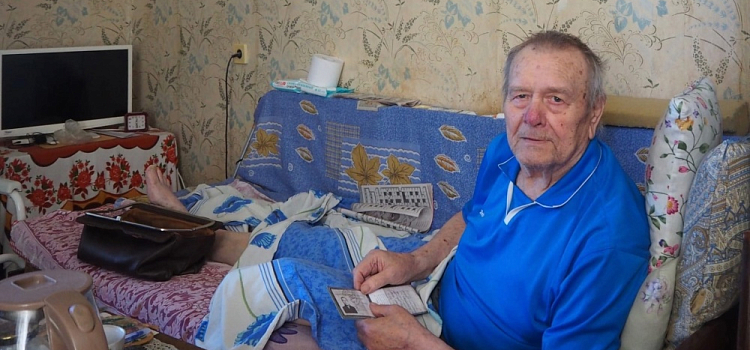 «Не запирайте ветерана в квартире»: 88-летний ярославец не может выйти из дома из-за «опасных» пандусов