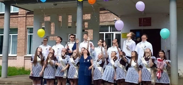 В Ярославской области в школах прозвенели Последние звонки_297089