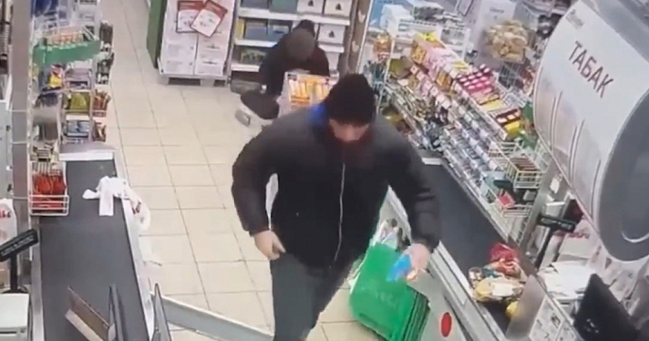 Помешала пройти: в Ярославской области фитнес-тренер напал на девушку в магазине