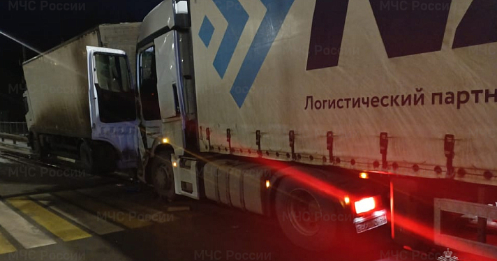 Под Ростовом в аварии погиб водитель КамАЗа