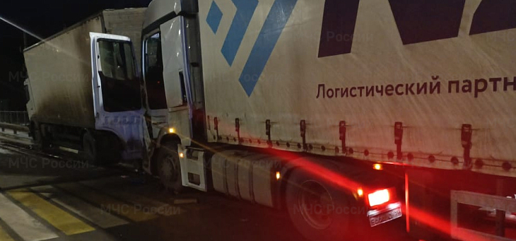 Под Ростовом в аварии погиб водитель КамАЗа