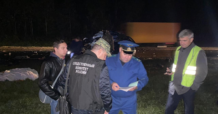 В Ярославской области в ДТП с грузовиком погибли двое детей_221621