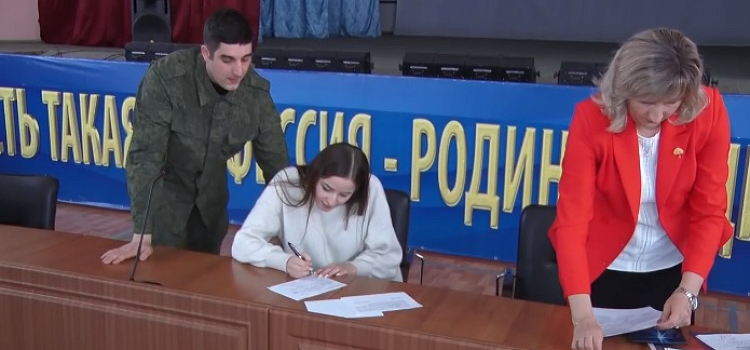 «Сказали, скоро увезут»: в Ярославле проходят церемонии бракосочетания для мобилизованных
