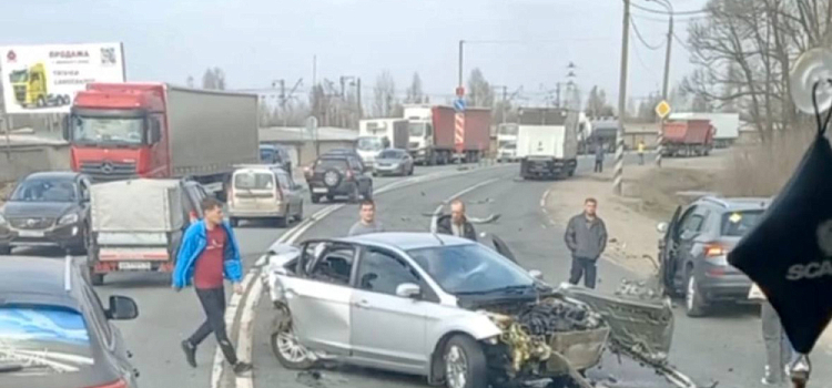 В Ярославской области произошло массовое ДТП с участием фуры