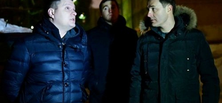 Мэр Ярославля проверил неубранные дворы в центре города и отругал руководство управляющей компании