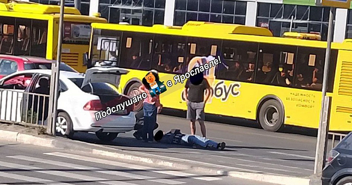 У ТЦ «РИО» в Ярославле сбили пешехода на переходе