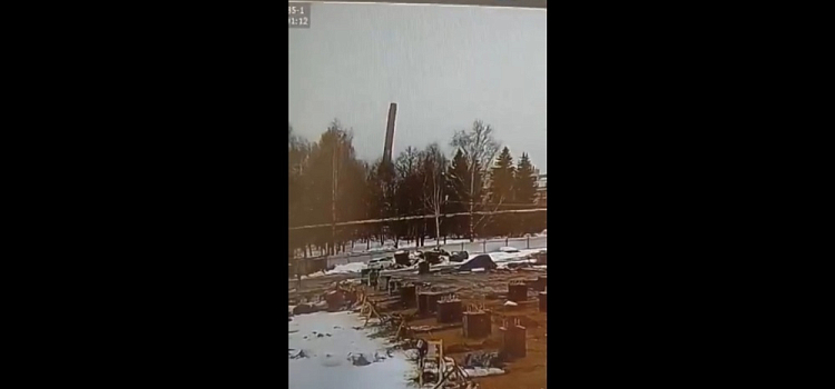 В Сети появилось видео момента обрушения трубы котельной в Переславле