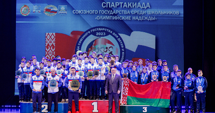 Ярославские хоккеисты привезли золото с международных соревнований_257442