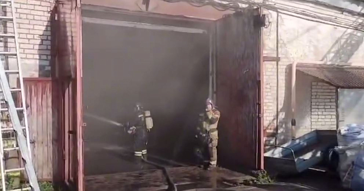 30 пожарных тушили производственный цех в Рыбинске