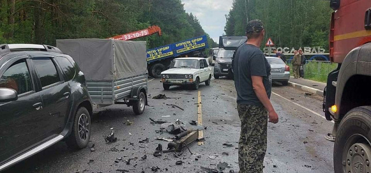 Под Ярославлем столкнулись четыре автомобиля