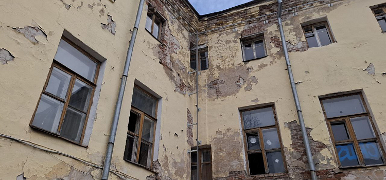 В горевшем памятнике в центре Ярославля завершили противоаварийные работы_296098