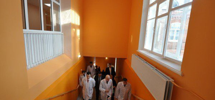 В Ярославле после ремонта открылся хирургический корпус больницы имени Семашко_97687