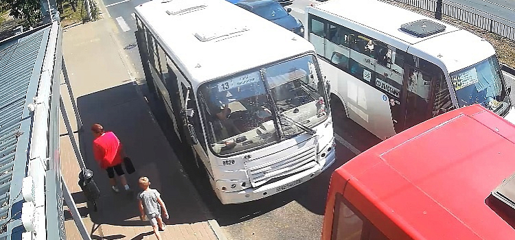 Пострадавшая пассажирка в ДТП с автобусами в Ярославле травмировала шею
