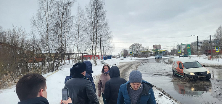 Прокуратура потребовала починить дорогу на выезде из поселка Красный Бор_234972