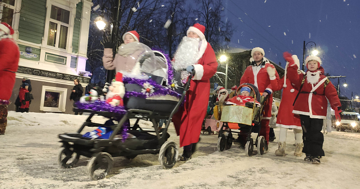 В «НаШествии Дедов Морозов» в Рыбинске приняли участие почти восемь тысяч человек_259976