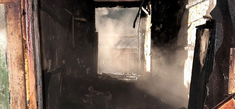 В Переславле при пожаре в многоквартирном доме погибла женщина_258859