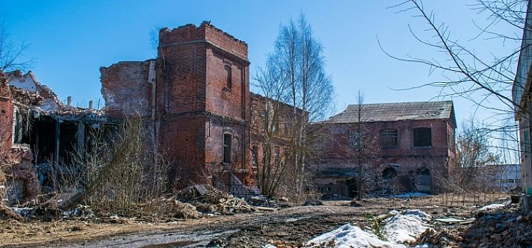 Собственника здания бывшего фарфорового завода в Песочном оштрафовали на 100 тысяч рублей за причинение вреда объекту культурного наследия