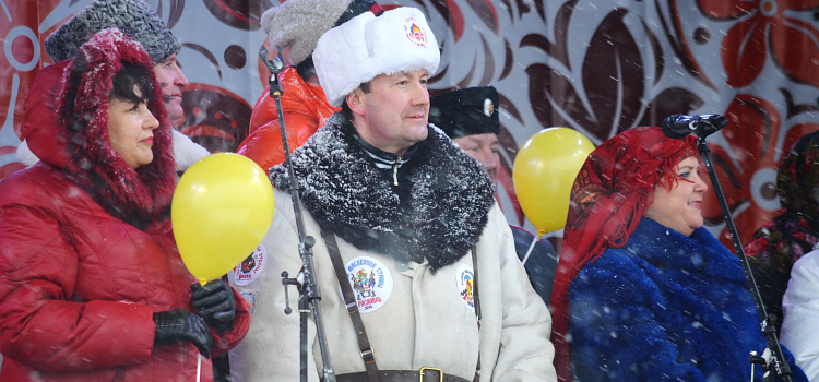 Снегопад не помешал Масленичному шествию в Ярославле _24036