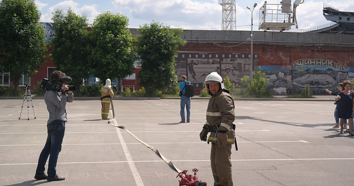 На «Шиннике» проходят соревнования добровольных пожарных бригад (Фото)_69624