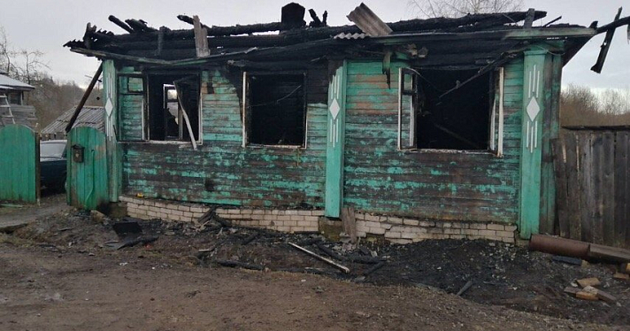 По факту пожара, в котором погибли глава Данилова и его супруга, возбуждено уголовное дело