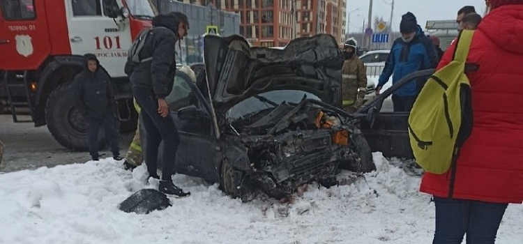 ДТП во Фрунзенском районе: водитель госпитализирован