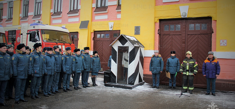 «Смыли копоть»: в Ярославле проводили на пенсию легенду пожарной охраны_260573