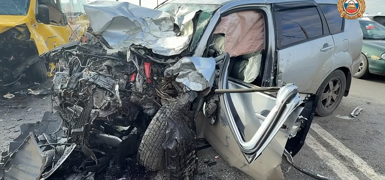 В Ярославле в ДТП с участием автобуса пострадали 11 человек_314605