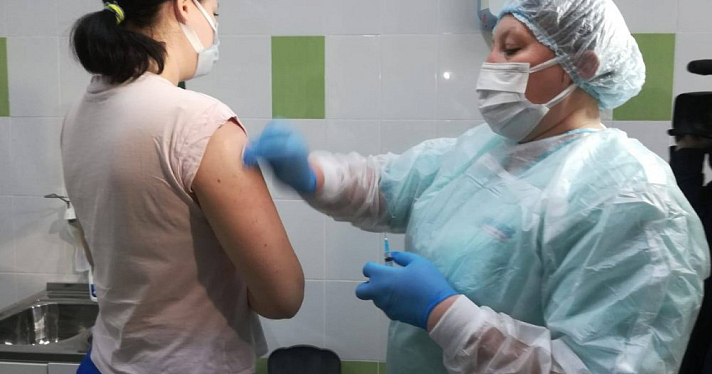 Температура подскочила до 38: ярославцы рассказали о вакцинации от COVID-19